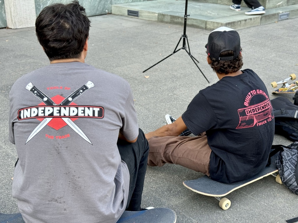 44156275-bar-rier-ss-heavyweight-t-shirt-black-mens-independent-2